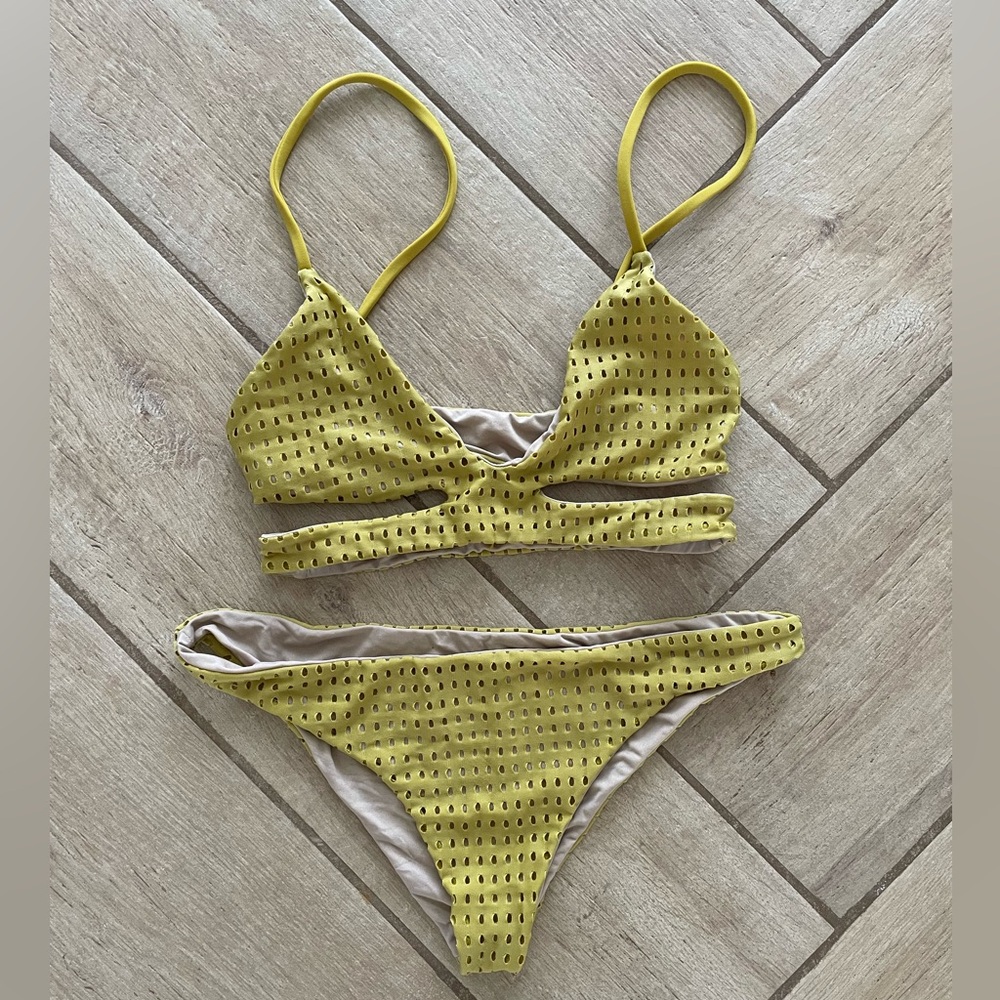 Acacia swimwear Pineapple mesh bikini set size P GUC Waikoloa bottoms, Haku top